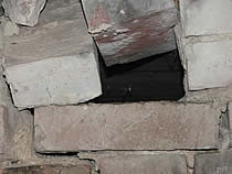 herstel van poertjes onder de vloerbalken is soms noodzakelijk