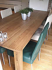 tafel van inlands eiken, gekleurd